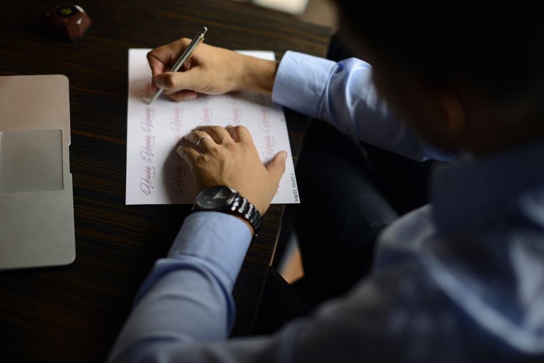 提示词越狱检测:企业级LLM安全防线的‘第一道闸机’——从攻击链还原到毫秒级拦截实战