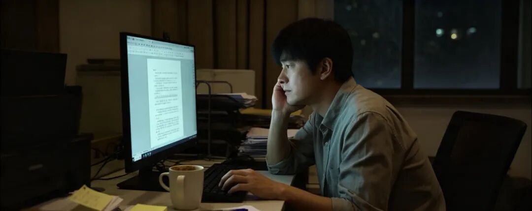 WorkBuddy 中虚拟评审会三段式提示词界面截图